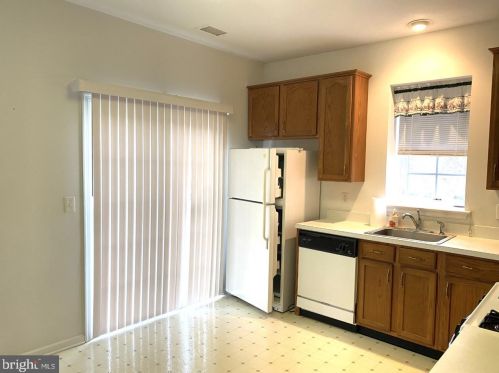 141 Meadowlark Dr, Trenton NJ  08690-3547 exterior