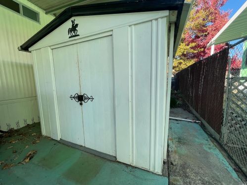 460 Gobbi St, Ukiah CA  95482-5550 exterior