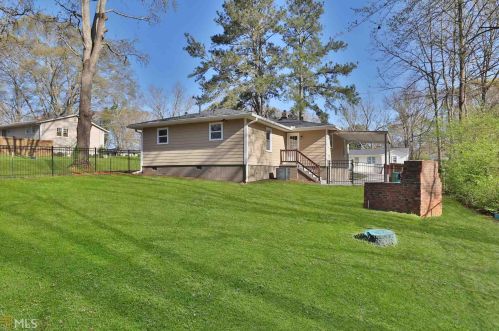 976 Pinehurst Dr, Smyrna GA  30080-4225 exterior