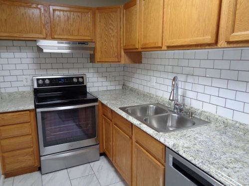 950 High Path Rd, Windsor CT  06095-4129 exterior