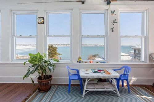 18 Seaview Ave, Middletown, RI 02840-3627