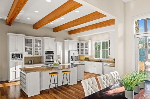 4008 Dry Creek Dr, Austin TX  78731-4825 exterior