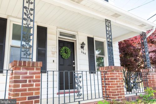 264 3rd St, Hanover, PA 17331-2327