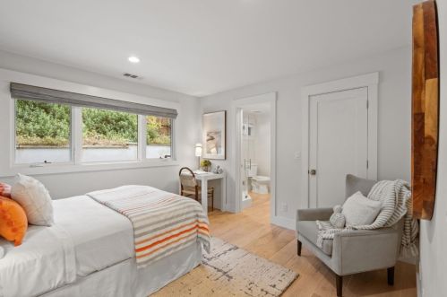 1330 Fairway Dr, Los Altos CA 94024-5358 exterior