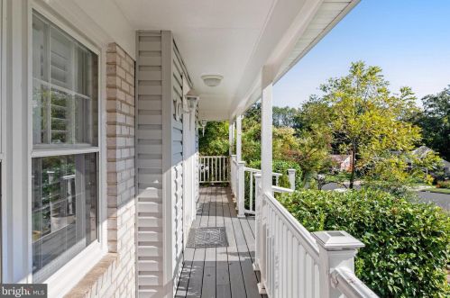 6808 Houndmaster Rd, Springfield VA  22152-2715 exterior