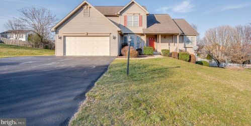 72 Mercer Ln, Falling Waters, WV 25419-4670