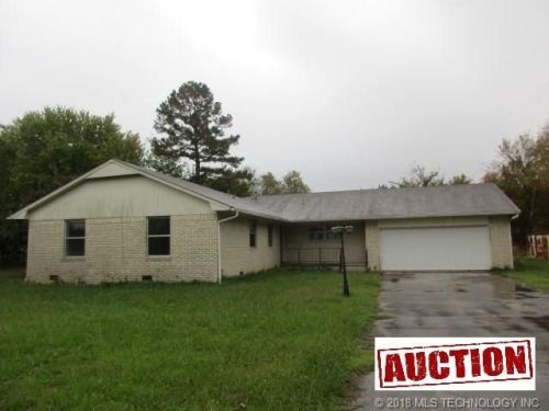 910 Emberton Ave, Hartshorne, OK 74547-2022