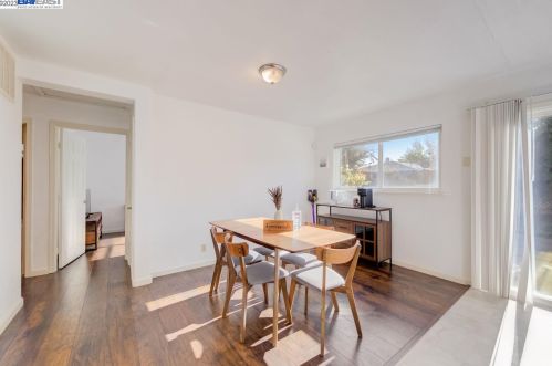 1416 Sunshine Dr, Concord CA  94520-4069 exterior
