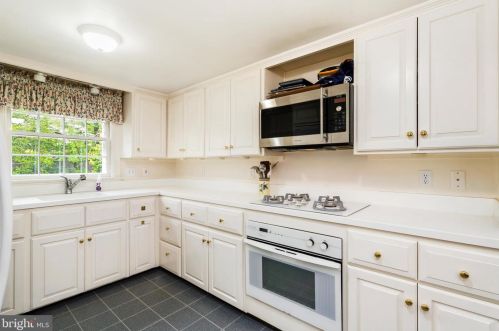 21 Elm Rd, Princeton NJ  08540-2501 exterior