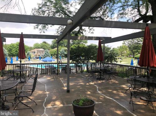 216 Valleybrook Dr, Lancaster PA  17601-4623 exterior