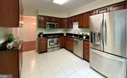 8 Burr Dr, Princeton NJ  08540-1950 exterior