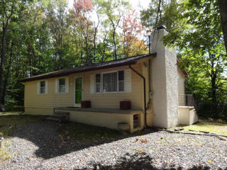 8 Tulip Ln, Gouldsboro PA  18424-8059 exterior