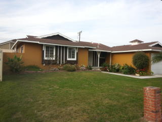 3167 Del Monte Dr, Anaheim CA  92804-1617 exterior