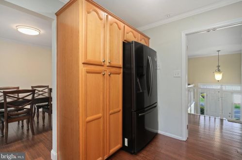10121 Schoolhouse Woods Ct, Springfield VA  22015-2725 exterior