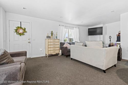 1317 Washington Ave, Tinton Falls NJ 07701-5760 exterior