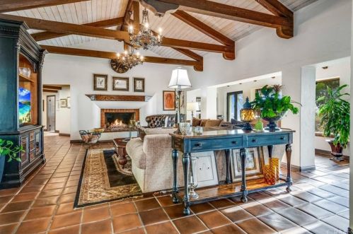 1 Wrangler Rd, Palos Verdes Estates, CA 90274-5022