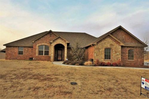 390 Creekside Dr, Elgin, OK 73538-5022