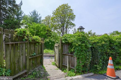 212 Howard Ave, Lancaster PA  17602-4208 exterior