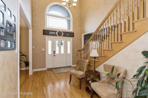 8222 Parkview Ln, Frankfort, IL 60423-8892
