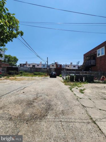 5721 5th St, Philadelphia PA 19120-2307 exterior