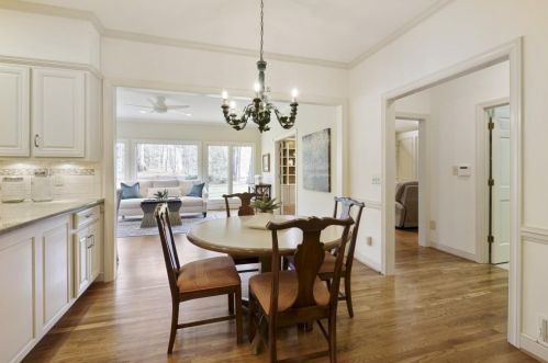 230 Cameron Rdg Dr, Atlanta GA  30328-4709 exterior