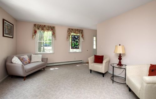 6 Tuckers Trl, Stratham, NH 03885-2155
