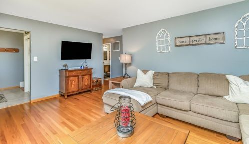 811 East St, Crown Point IN  46307-4906 exterior