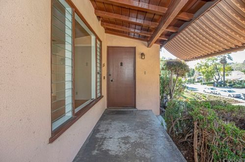 1828 Canada Blvd, Glendale CA  91208-2610 exterior