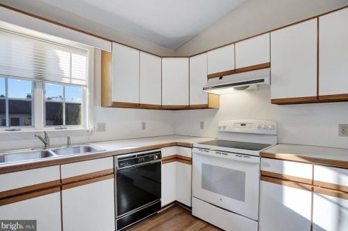 120 Strayer Dr, Carlisle PA 17013-4407 exterior