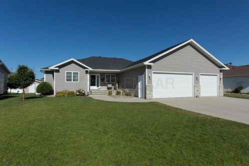 3641 Fillmore St, Fargo, ND 58104-7558