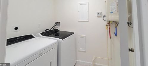 15124 Concord Dr, Woodbridge VA  22193-1640 exterior