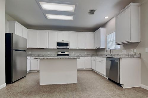 2831 Wild Oak Park Dr, Conroe TX  77385-2761 exterior