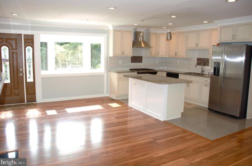 7635 Dunston St, Springfield VA  22151-2611 exterior