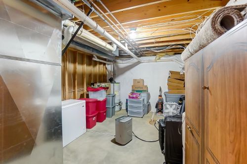 5253 Hearthstone Dr, Springfield OH  45502-8364 exterior