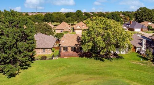 2817 Laurel Oaks Dr, Garland TX  75044-6944 exterior