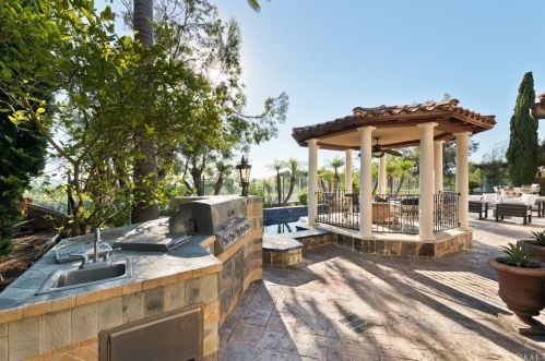 25 Blue Smt, Irvine CA  92603-0168 exterior