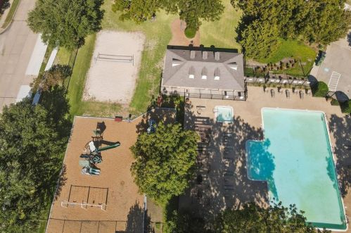 3230 Crk Mdw Ln, Garland TX 75040-2836 exterior