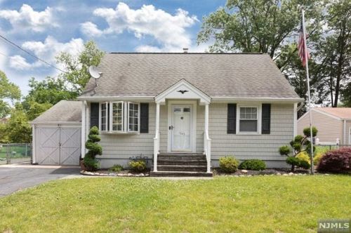1045 Carnation Dr, N Milford, NJ 07646-2526
