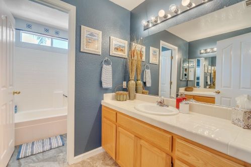 1746 Fir Dr, Los Banos CA 93635-5236 exterior