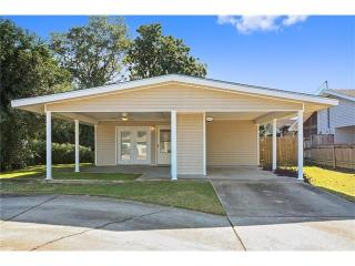 2116 Benoit Pl, Gretna, LA 70056-2724