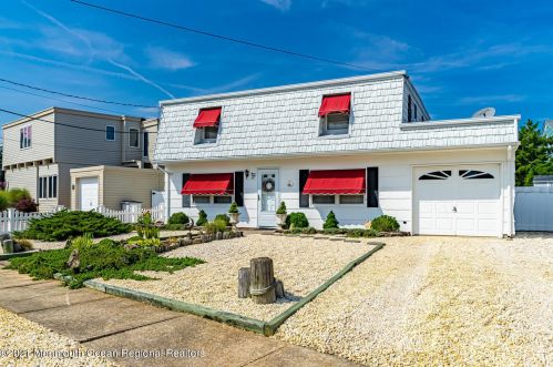 456 Biscayne Ct, Lavallette, NJ 08735-3012