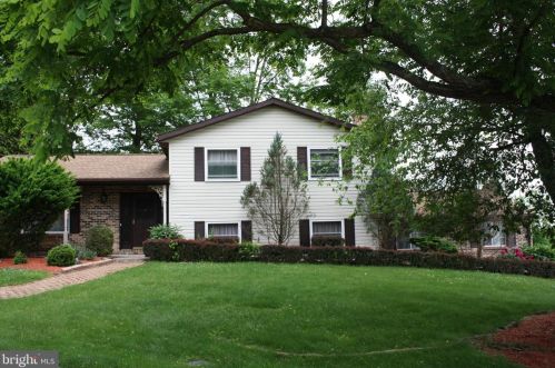 4280 Carolina Dr, Harrisburg, PA 17112-9567