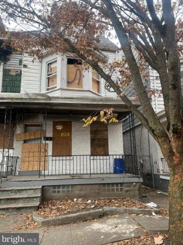 32 Benton St, Trenton, NJ 08609-2514