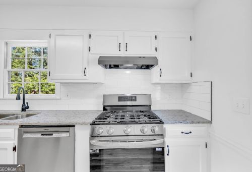 543 Charing Cross Dr, Marietta GA  30066-2556 exterior