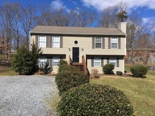 127 Melinda Dr, Lynchburg, VA 24502-3227