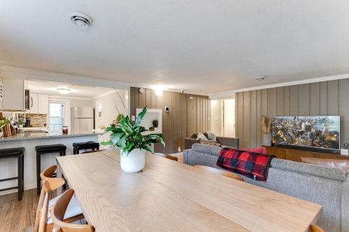 2705 Kirkwood Ln, Minneapolis MN  55441-2925 exterior