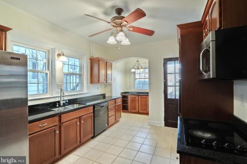 437 Carlisle St, Hanover PA 17331-2188 exterior