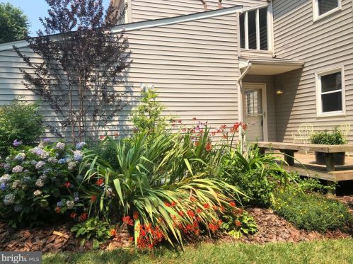 1012 Steeples Ct, Falls Church, VA 22046-2401