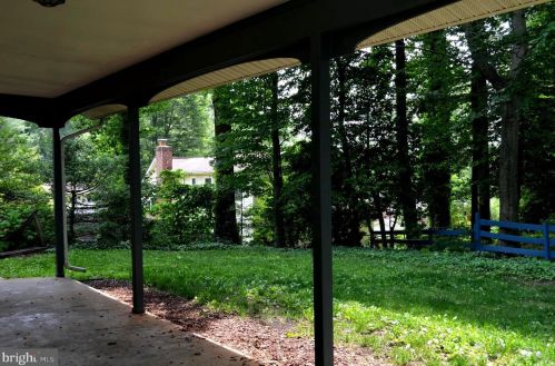 8715 Kenilworth Dr, Springfield VA  22151-1101 exterior