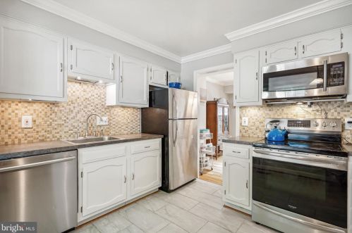 5269 Bradgen Ct, Springfield VA  22151-3524 exterior